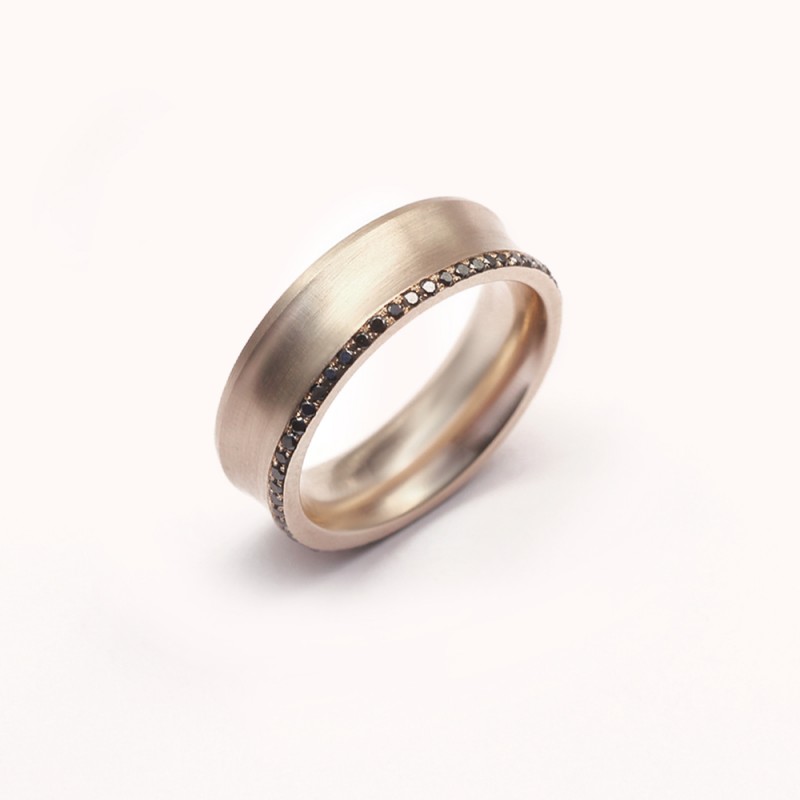 Trust 16 L con diamanti neri